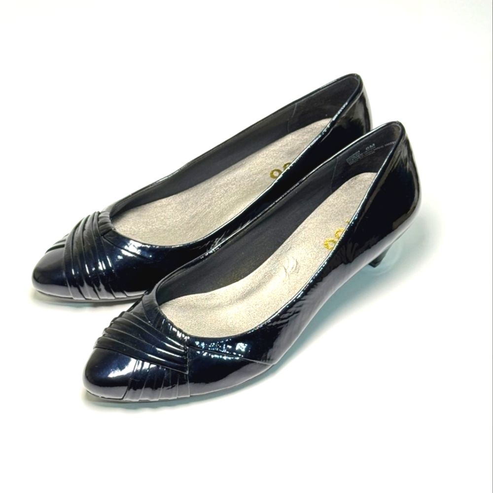 Me Too Essex2 Dark Blue Patent Leather Almond Toe Kitten Heels Size 6M